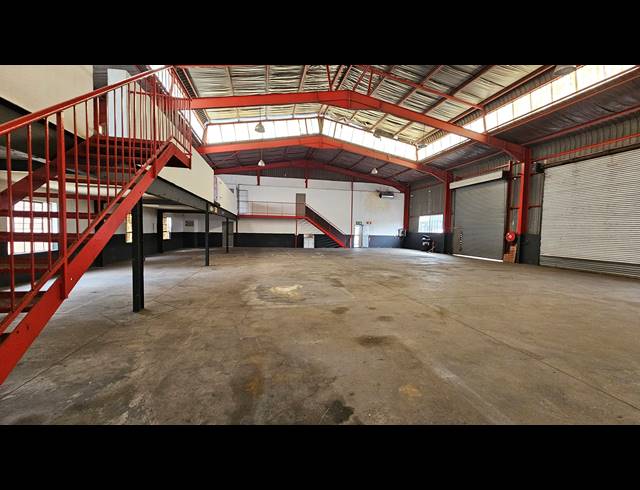 690M² WAREHOUSE TO LET IN JET PARK